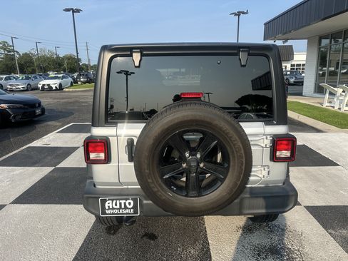 Used 2023 Jeep Wrangler Unlimited Sport AWD/4WD image 4