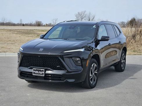 Used 2025 Buick Enclave Sport Touring image 3