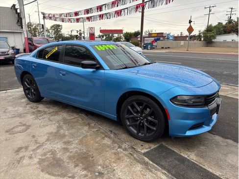 Used 2019 Dodge Charger SXT w/ Blacktop Package RWD image 5
