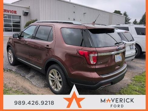 Used 2018 Ford Explorer XLT w/ Equipment Group 202A AWD/4WD image 5