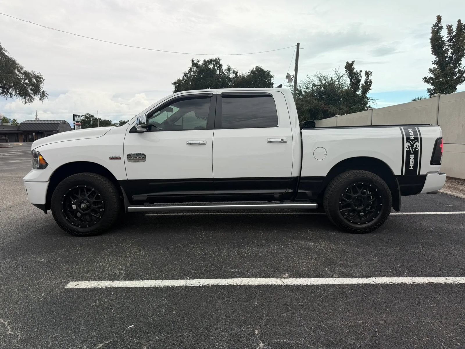 Used 2015 RAM 1500 Laramie Longhorn w/ Convenience Group AWD/4WD image 10
