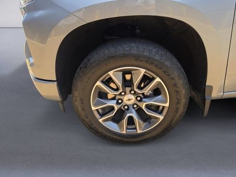 Used 2025 Chevrolet Silverado 1500 RST AWD/4WD image 27