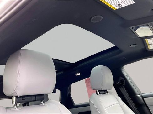 Certified 2026 Land Rover Range Rover Evoque S image 27