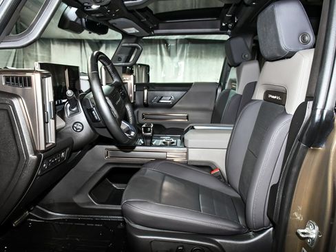 Used 2025 GMC Hummer EV 2X w/ LPO, Cargo Utility Package AWD/4WD image 43