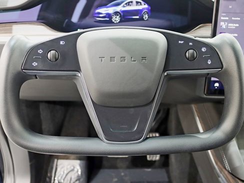 Used 2023 Tesla Model X Base image 15