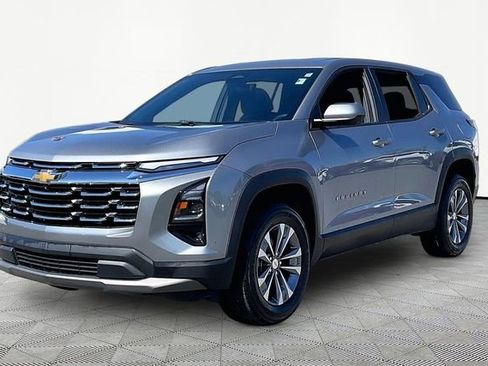 Used 2025 Chevrolet Equinox LT w/ Safety and Technology Package FWD image 3