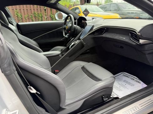 Used 2021 Ferrari Roma RWD image 20