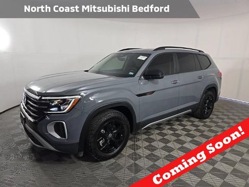 Used 2024 Volkswagen Atlas Peak Edition SE AWD/4WD image 1