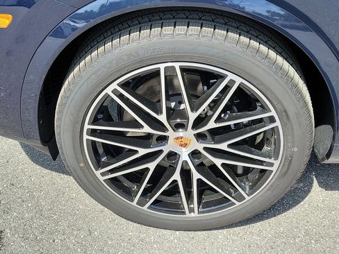 New 2026 Porsche Cayenne Base image 12