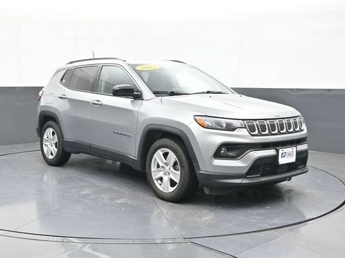 Used 2022 Jeep Compass Latitude FWD image 19