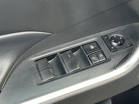 Used 2022 Toyota RAV4 LE image 11