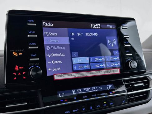 Used 2024 Toyota Sienna XLE FWD image 21