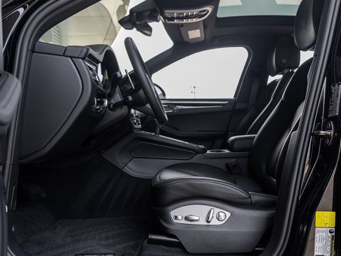Certified 2026 Porsche Macan AWD/4WD image 23