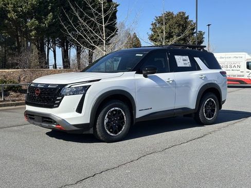 New 2026 Nissan Pathfinder Rock Creek image 3