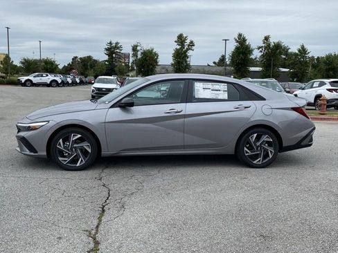 New 2025 Hyundai Elantra SEL image 4