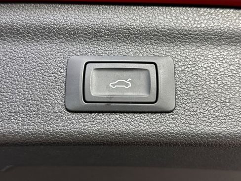 Used 2025 Audi Q3 2.0T Premium image 31