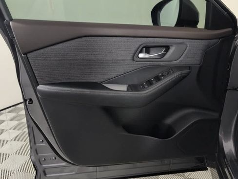 Used 2023 Nissan Rogue SV FWD image 18
