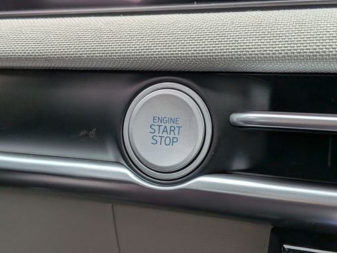 New 2025 Hyundai Tucson Limited image 13