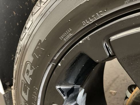 Used 2018 GMC Yukon SLT w/ Open Road Package image 38