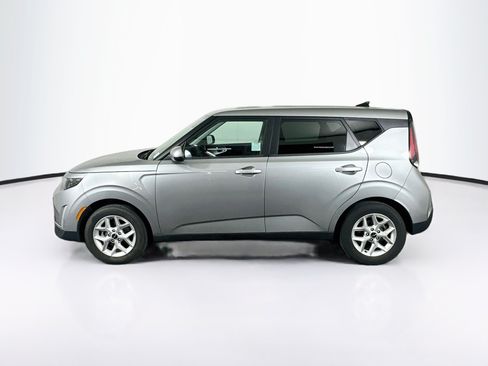 Used 2025 Kia Soul LX w/ LX Technology Package FWD image 4