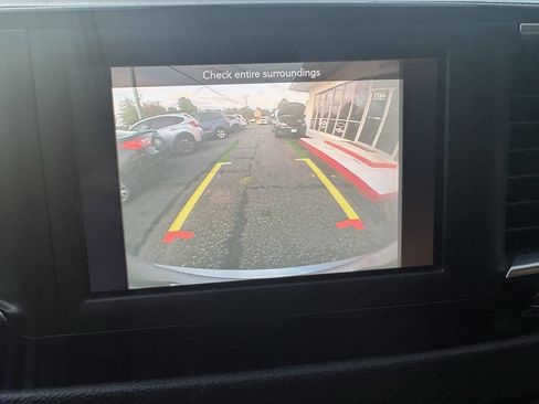 Used 2020 Chrysler Pacifica Touring-L image 24