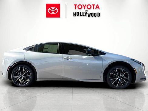 New 2027 Toyota Prius XLE FWD image 3