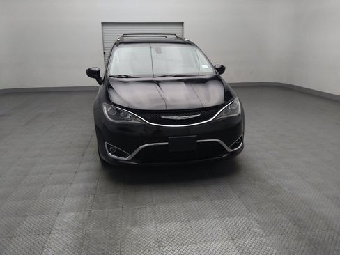 Used 2018 Chrysler Pacifica Touring-L w/ Premium Audio Group FWD image 14