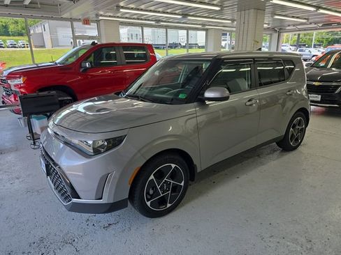 Used 2024 Kia Soul EX image 2