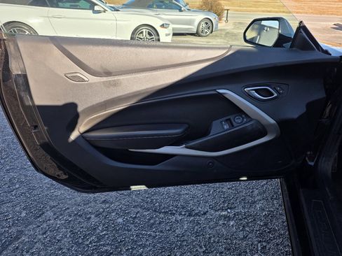 Used 2017 Chevrolet Camaro LT image 10