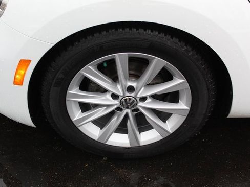 Used 2017 Volkswagen Beetle 1.8T SE image 11