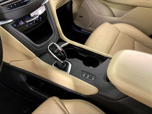 Used 2019 Cadillac XT5 Luxury AWD/4WD image 18
