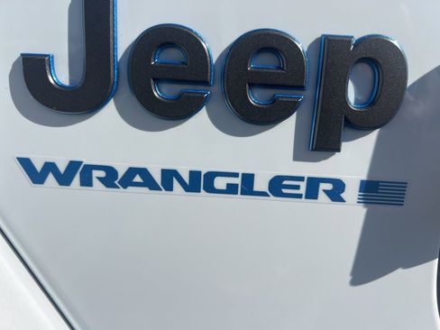 Used 2025 Jeep Wrangler Unlimited Sahara AWD/4WD image 46