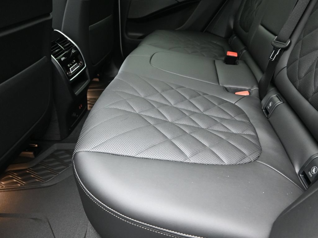 Used 2026 BMW X5 sDrive40i w/ M Sport Package RWD image 16