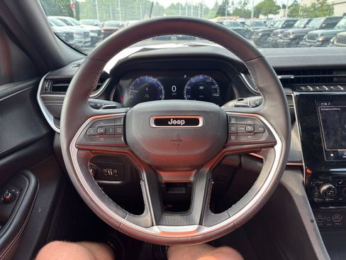 Used 2023 Jeep Grand Cherokee Altitude AWD/4WD image 15