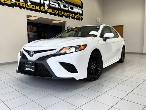 Used 2018 Toyota Camry SE w/ Moonroof Package FWD image 57