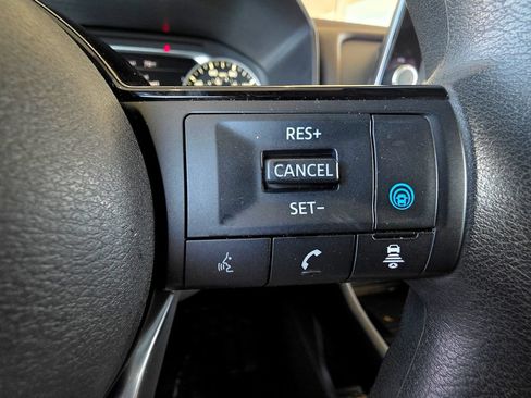 Used 2023 Nissan Rogue SV FWD image 21
