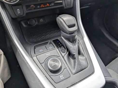 Used 2024 Toyota RAV4 LE AWD/4WD image 20