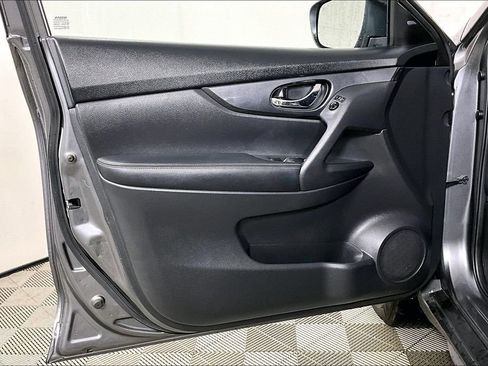 Used 2019 Nissan Rogue SV image 23