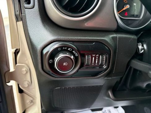 Used 2022 Jeep Wrangler Sport AWD/4WD image 18