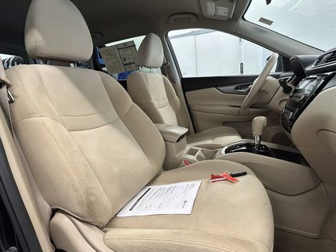 Used 2015 Nissan Rogue SV image 18