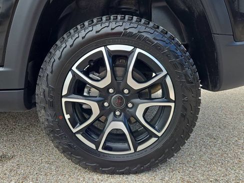 Used 2025 Jeep Compass Trailhawk AWD/4WD image 32