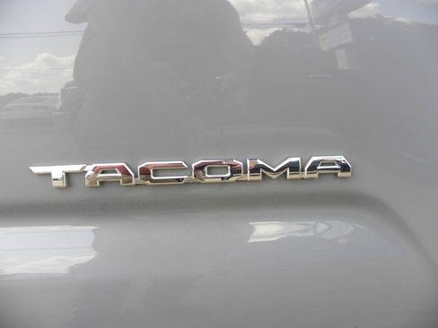 Used 2020 Toyota Tacoma SR5 w/ Technology Package AWD/4WD image 10