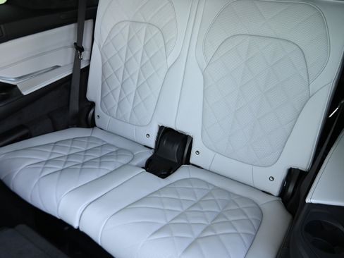 New 2026 BMW X7 xDrive40i AWD/4WD image 11