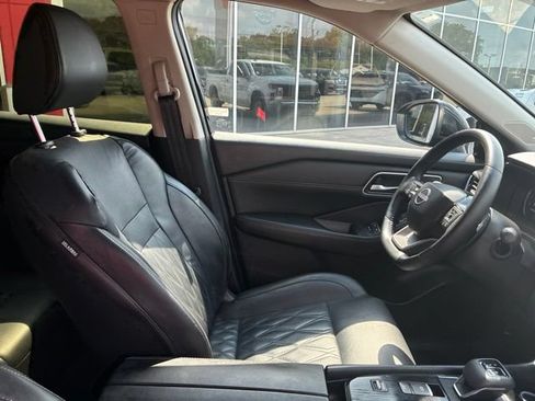 Used 2025 Nissan Rogue Platinum FWD image 10