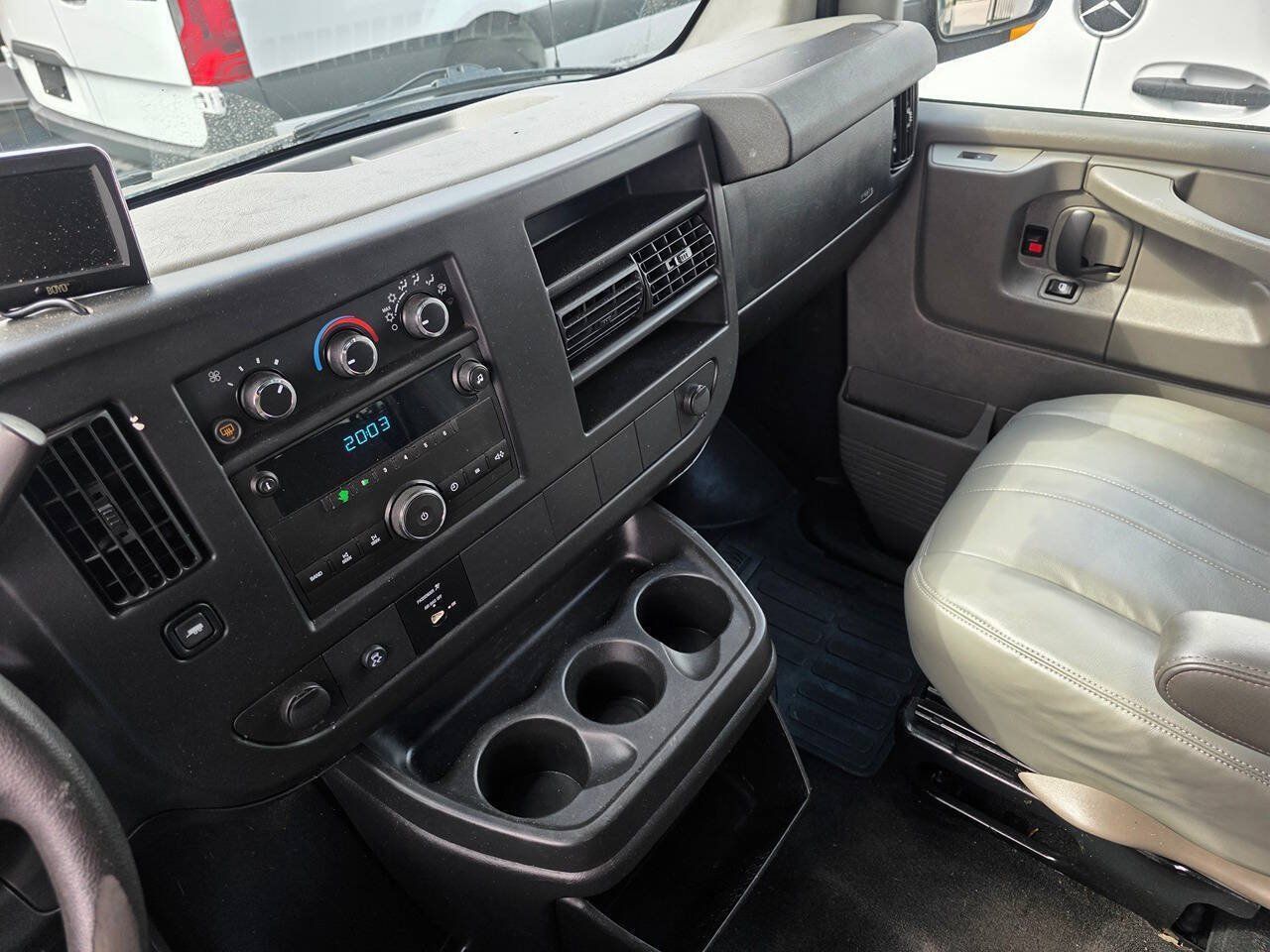 Used 2011 Chevrolet Express 3500 LS RWD image 19