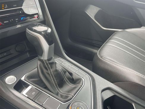 Used 2022 Volkswagen Tiguan SE w/ Panoramic Sunroof Package image 30