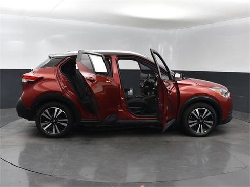 Used 2019 Nissan Kicks SV image 27