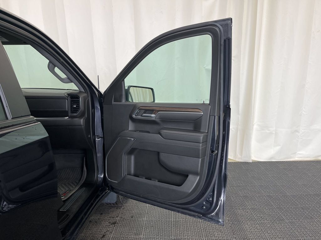 Used 2023 Chevrolet Silverado 1500 LT AWD/4WD image 17