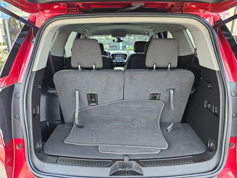 Used 2023 GMC Acadia SLE image 26