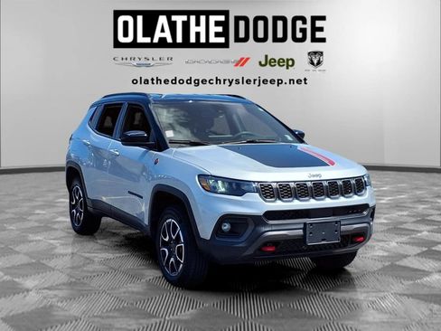 Used 2025 Jeep Compass Trailhawk AWD/4WD image 28